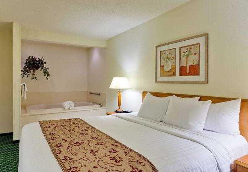 Fairfield Inn & Suites Valparaiso Room photo